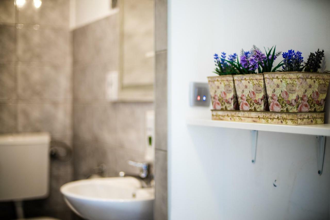 Nona Lena Studio Apartment Сплит Екстериор снимка