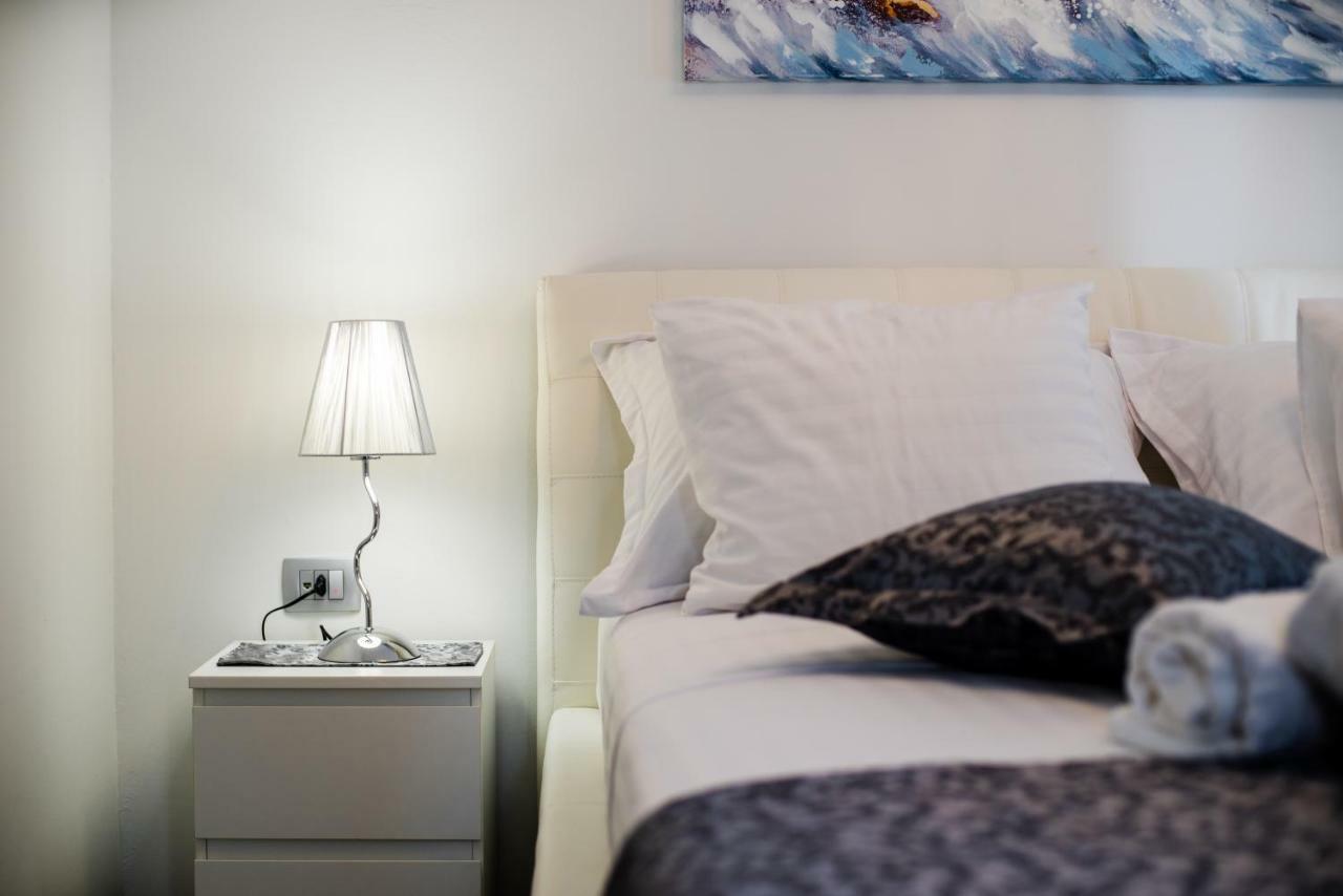Nona Lena Studio Apartment Сплит Екстериор снимка